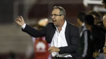 Pelusso destacó el primer tiempo de Santa Fe.