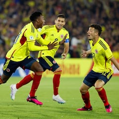 Colombia encuentra su ‘9′, golea a Paraguay y respira en la tabla