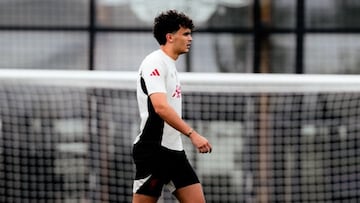 Slot espera a Bajcetic