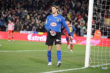 Coupet firmó por el Atleti en verano de 2008, contando ya con 36 años. El veterano portero firmó procedente del Olympique de Lyon donde ganó 7 ligas consecutivas. Tras una temporada defendiendo el arco rojiblanco hizo las maletas de nuevo a Francia.