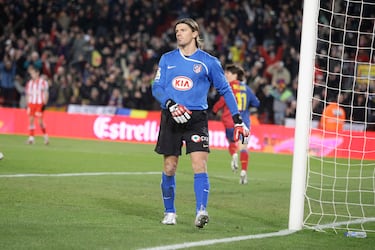 Coupet firmó por el Atleti en verano de 2008, contando ya con 36 años. El veterano portero firmó procedente del Olympique de Lyon donde ganó 7 ligas consecutivas. Tras una temporada defendiendo el arco rojiblanco hizo las maletas de nuevo a Francia.
