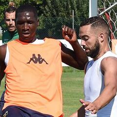 Bajo nivel de Cristian Zapata lo mandaría al banco de Genoa