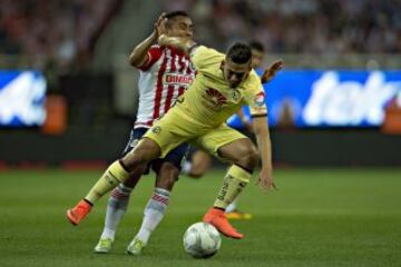 Duros golpes en el Clásico.