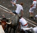 Un toro rezagado, protagonista del 2º encierro de San Fermín