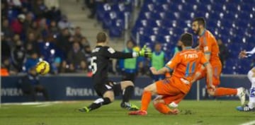 Piatti marca el 0-1.