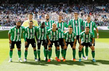 El once del Real Betis: Rui Silva; Sabaly, Luiz Felipe, Edgar, Álex Moreno; Guido Rodríguez, Guardado; Canales, Juanmi, Fekir; Borja Iglesias.