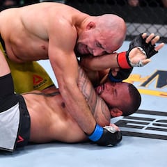 Teixeira no envejece: KO a Santos y mira al título con 41 años