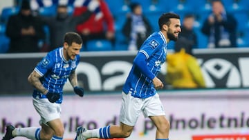 Dani Ram&iacute;rez, futbolista espa&ntilde;ol del Lech Poznan, celebra su primer gol con el club ferroviario. 