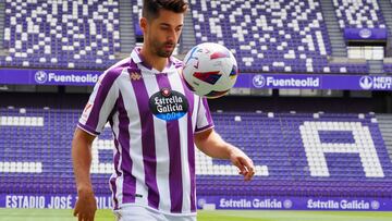 Valladolid. 24/7/2023. Presentaci¨®n de C¨¦sar de la Hoz, nuevo jugador del Real Valladolid. El centrocampista c¨¢ntabro se compromete hasta el 30 de junio de 2025. Photogenic/Miguel ?ngel S¨¢ntos