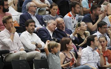 Fernando Roig Negueroles y Fernando Roig, consejero delegado y presidente del Villarreal con Juan Roig presidente de Valencia Basket.