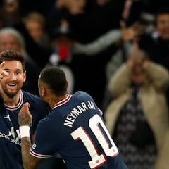 Leo Messi scores first goal for PSG, against Manchester City in the Champions League