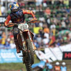 Prado cumple y se aferra a la cabeza