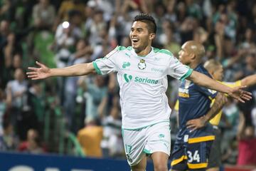 El mediocampista emigró al viejo continente con el Chelsea en 2011, no obstante el conjunto inglés lo prestó al Vitesse. En septiembre de ese año hizo su debut en la Eredivisie.