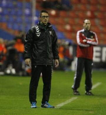 Cesar Sampedro entrenador del Albacete, durante el partido de vuelta de dieciseisavos de final de la Copa del Rey de fútbol que se disputa esta noche en el estadio Ciutat de València. 