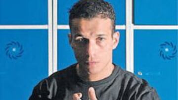 <b>PREPARADO. </b>Navascués, preparándose para hacer guantes.