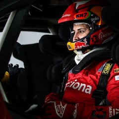 Laia Sanz se apunta a la Baja de Dubái con un 'side by side'