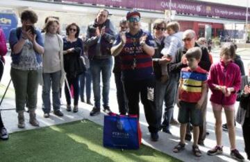 El improvisado homenaje de la afición culé a Johan Cruyff