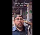 Estadounidense queda maravillado por la variedad de panes en Chile y se hace viral en redes: “Disfruten del banquete”