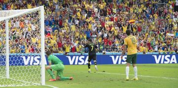 España cayó en la fase de grupos del Mundial de Brasil 2014. Villa jugó su último partido con la Selección el 23 de junio de 2014 ante Australia. En la foto el último gol que marcó. 
 