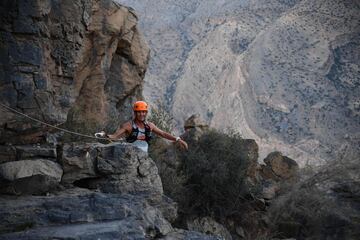 Con una distancia de unos 172 km y un desnivel positivo de unos 10.000 metros, se la considera la carrera a pie de Trail running más prestigiosa del mundo. Jason Schlarb 