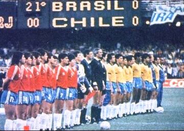 El 3 de septiembre de 1989 la selección chilena se retiró del estadio Maracaná, en el partido ante Brasil. Roberto Rojas se autoinfirió una herida aprovechando la caída de una bengala. El arquero fue suspendido de por vida. Chile fue castigado y no pudo participar en la Copa del Mundo Estados Unidos 1994.