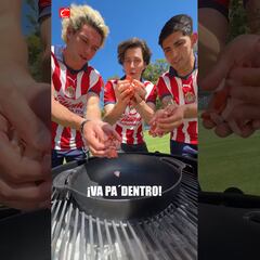 Cade Cowell preparó una torta ahogada junto a RobeGrill