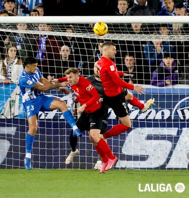 El uruguayo descorchó el partido ante el Mallorca, con su primer gol en Primera. Nació en un córner, botado por Luis Rioja y cabeceado por Benavidez hasta el fondo de la red. Lo celebró con rabia, reivindicándose, como lo hizo su enorme trabajo.