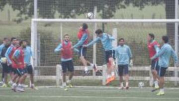 Entrenamiento del Athletic en hierba artificial.
