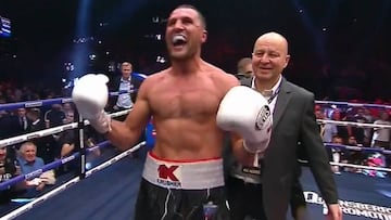 Sergey Kovalev celebra su victoria ante Anthony Yarde.