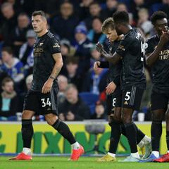 Arsenal go seven points clear after six goal thriller against Brighton