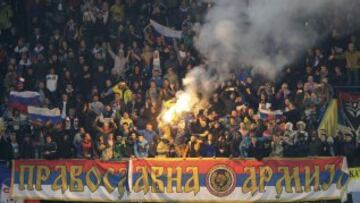 Montenegro-Rusia. El ¨¢rbitro Deniz Aytekin supendi¨® el partido tras los altercados posteriores al penalti a favor de los rusos.