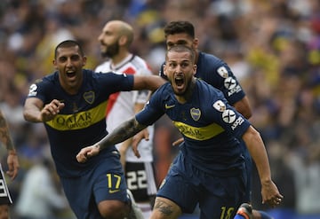 Foto del partido Boca Juniors vs River Plate correspondiente a la Final de ida de la Copa Libertadores realizado en el estadio La Bombonera.



EN LA FOTO:





Photo of the match Boca Juniors vs River Plate corresponding to the first leg of the Copa Libertadores held at the La Bombonera stadium.



IN THE PHOTO:



