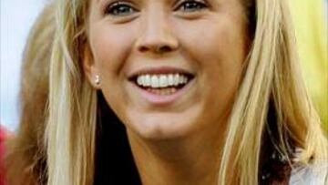 <b>SE QUIEREN.</b> Hewitt se comprometió con Rebecca tras perder la final del Open de Australia contra el ruso Marat Safin.