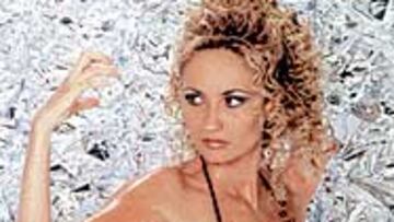 <b>REYES Y REINA.</b> Reme posa como modelo.