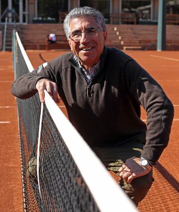 En 2012 a sus 63 años de edad Manuel Orantes entra en el Salón de la Fama del tenis