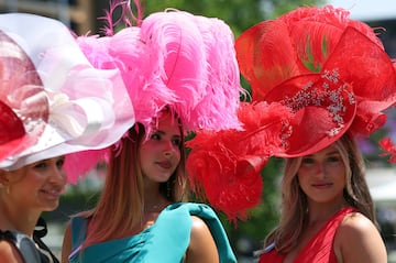 Asistentes a las carreras en el tercer d¨ªa de Royal Ascot en el hip¨®dromo de Ascot, en el condado de Berkshire.