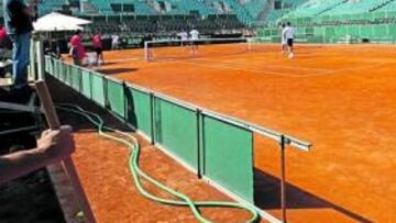 Las gradas se completaban ayer.