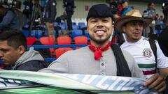 Aficionados mexicanos le ponen color a la práctica de México