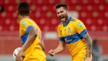 Andre-Pierre Gignac celebra su gol, el de la victoria de Tigres ante Palmeiras.