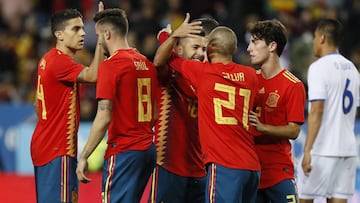 Los jugadores de la Selección celebran uno de los goles.