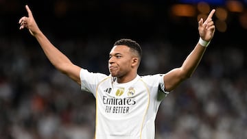 Soccer Football - LaLiga - Real Madrid v Valencia - Santiago Bernabeu, Madrid, Spain - November 1, 2025 Real Madrid's Kylian Mbappe celebrates scoring their first goal REUTERS/Juan Barbosa