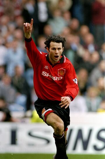 El interior izquierdo galés defendió los colores del Manchester United durante veinticuatro temporadas entre 1990 y 2014, año de su retirada profesional como futbolista. En todo ese tiempo jugó 958 partidos en los que anotó 167 tantos y dio 255 asistencias.