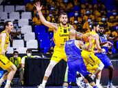 Un buen segundo cuarto del Tenerife acaba con un gris Sassari