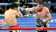 Canelo Alvarez golpea a Julio Cesar Chavez Jr. durante el combate entre ambos en el T-Mobile Arena de Las Vegas.