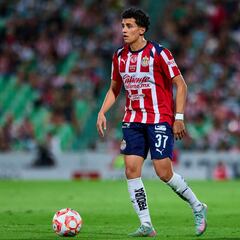 Chivas tiene una baja en media cancha contra Cruz Azul y estas son sus opciones para suplirla