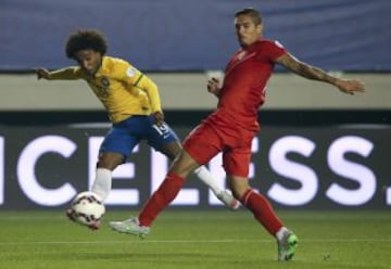 Willian aportó para el agónico triunfo de Brasil sobre Perú