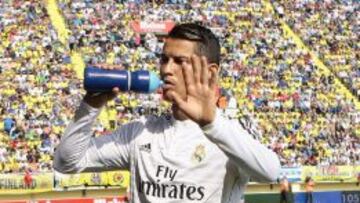 PROLEG&Oacute;MENOS. En El Madrigal, Cristiano repiti&oacute; su ritual de beber agua antes del pitido inicial.
 