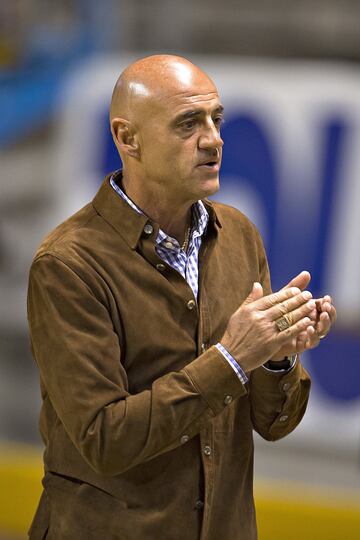 La carrera de Chelís comenzó en la Liga de Ascenso hasta alcanzar un sitio en la primera división. Más tarde llegó a la MLS con las Chivas USA, mientas actualmente es el entrenador de Las Vegas Lights FC de la United Soccer League.