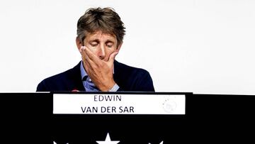 Van der Sar en rueda de prensa.