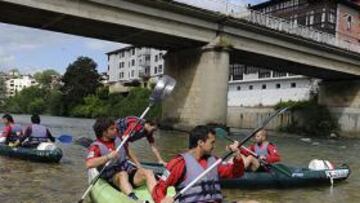 La plantilla gijonesa realizó el descenso del Sella en piragua